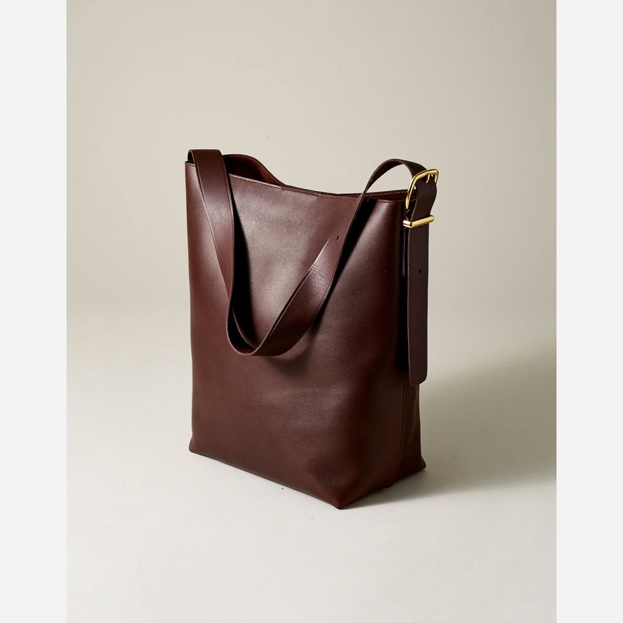 womens madewell the essential tote bucket bag chocolate