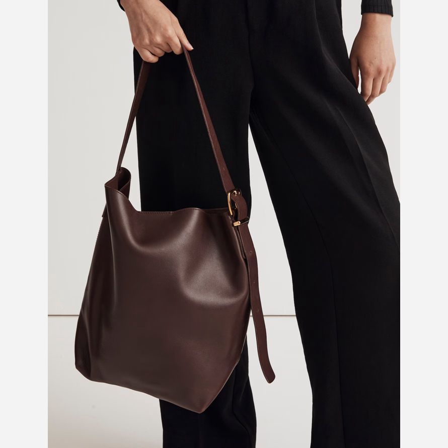 womens madewell the essential tote bucket bag chocolate